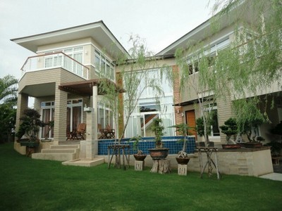 ٻҾ Selling luxury pool villa 2 stories house just opposite NongNut Garden