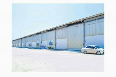 ٻҾ Warehouse for rent at Bangna Trad Kg 23 The Trailer car can access into the rental price 90 THB per sqm 