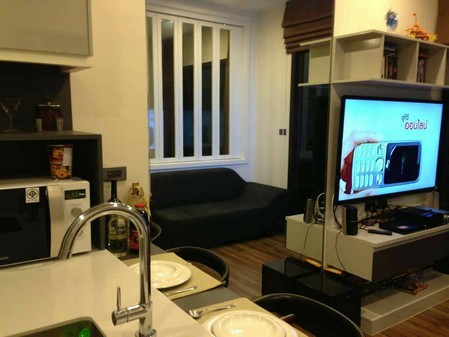 ٻҾ 1bed High floor Room for Rent, Wyne by Sansiri BTS Phra Kanong fully furnished 0909693645