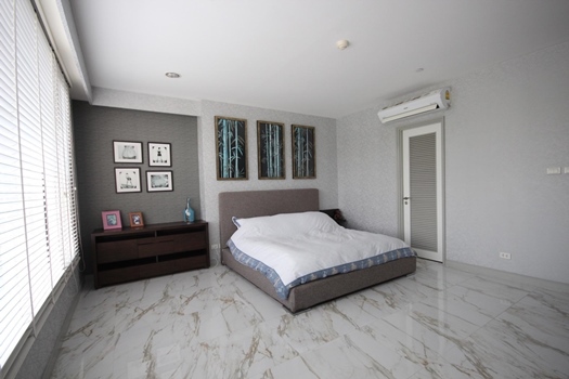 ٻҾ For Rent Hampton Thonglor (BTS Thonglor) 4 bedrooms 5 bathrooms Size 232 sqm. 4th Floor, South North
