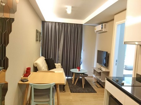 ٻҾ Nice room for Rent Maestro Sukhumvit 39, BTS PhromPhong, Pool view
